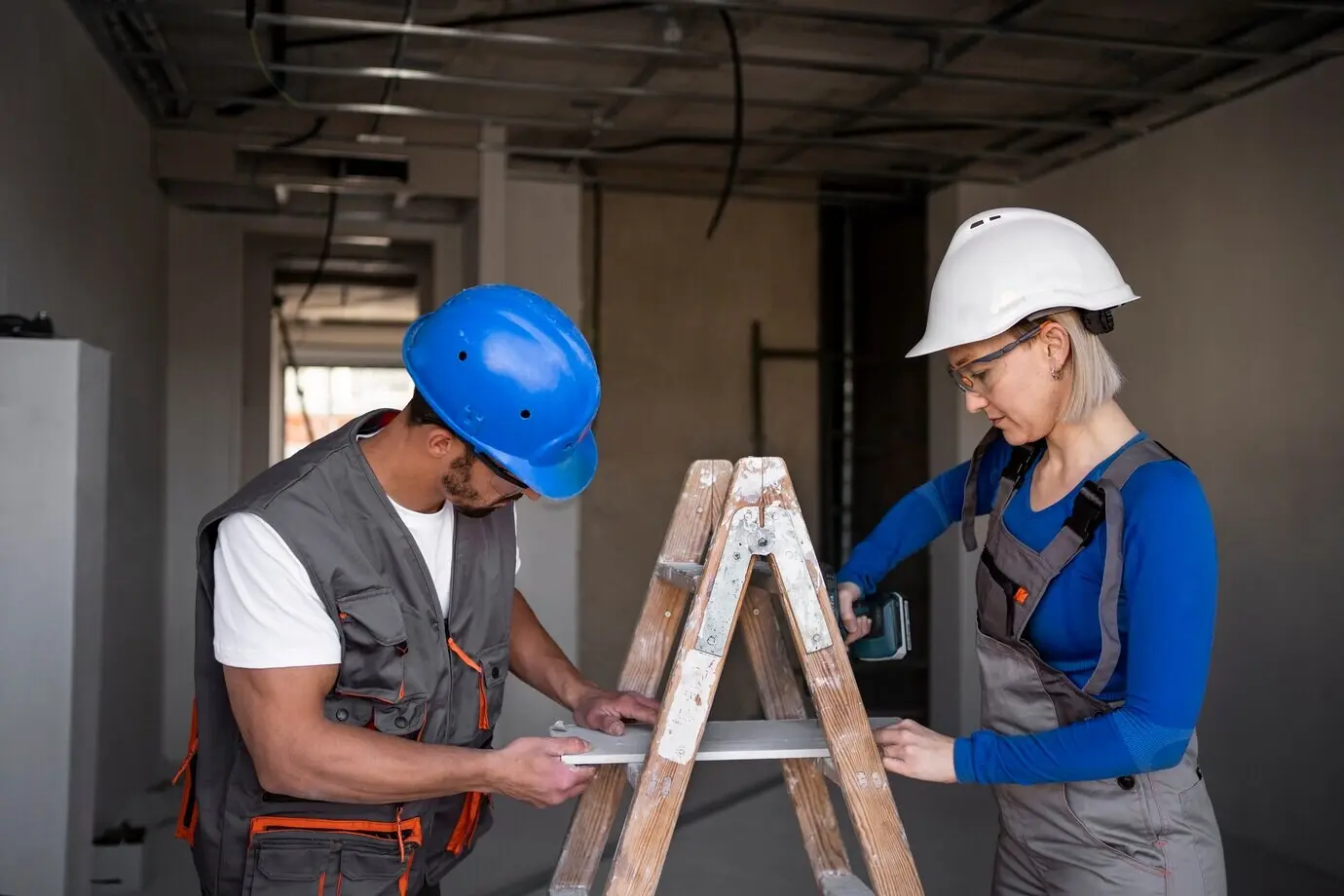 Medium shot of people working with a ladder